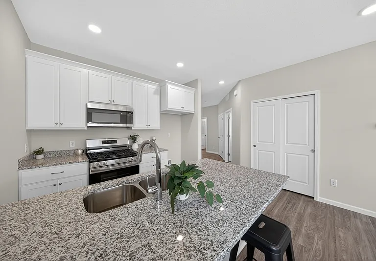1805 Lynx Pl SE — Photo 3