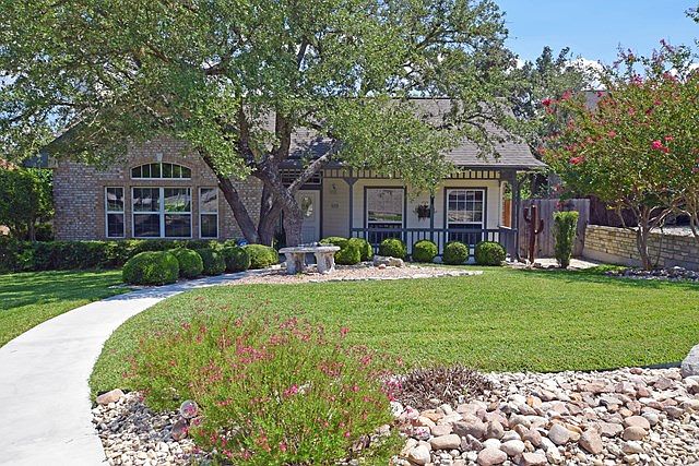 1st image of 605 Oak Valley Dr