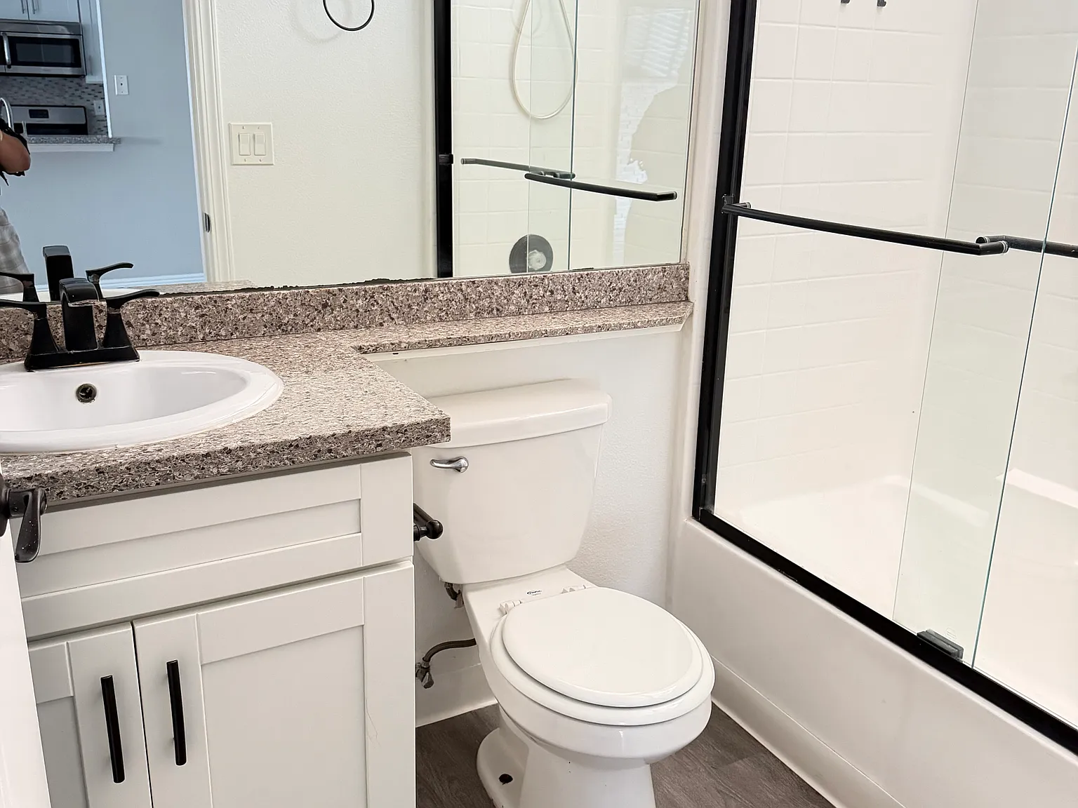 5543 Case Ave — Photo 3