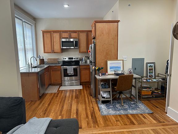 2nd image of 3021 Monument Ave #1B