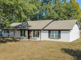 101 Woodland Trl, Gladewater, TX 75647