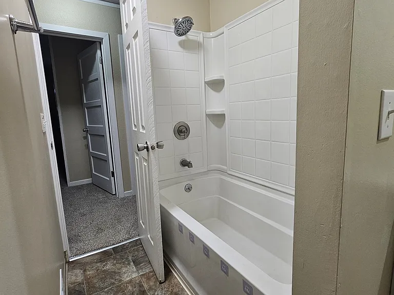 1407 Stevens Dr — Photo 3