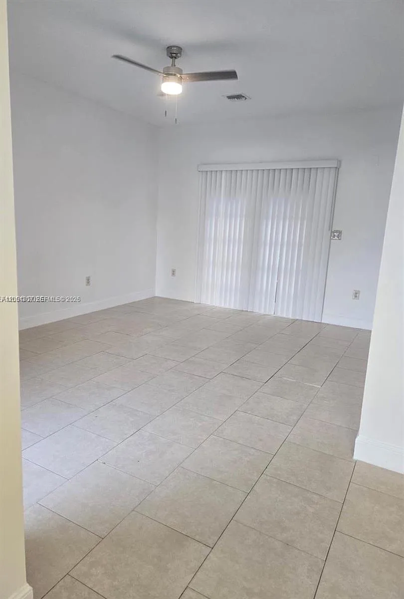 Building Photo - 9740 NW 5th Ave #B