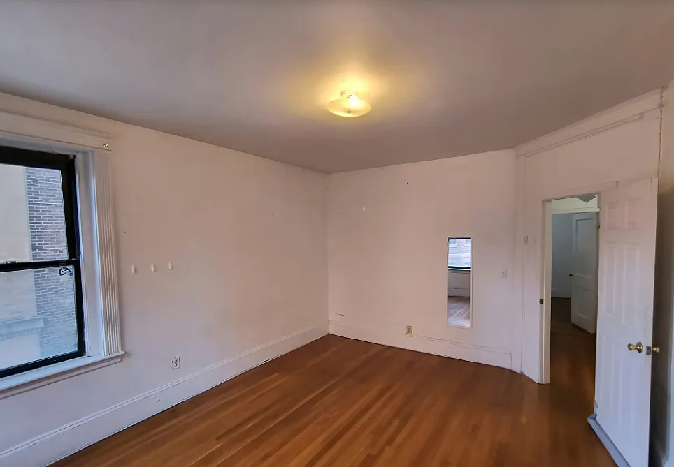 3 bed, 9999 sqft, $3,200 — Photo 2