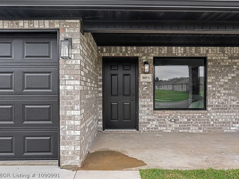 10415 A & B Preston Ct — Photo 3