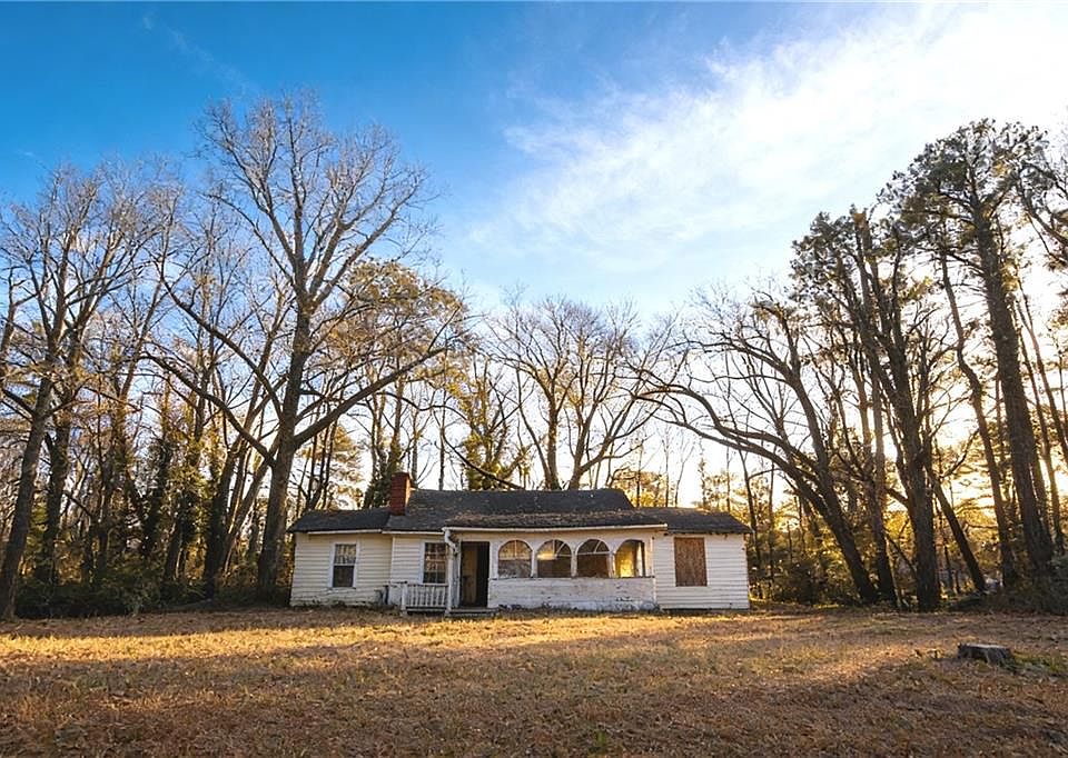 1st image of 731 Bolton Rd NW