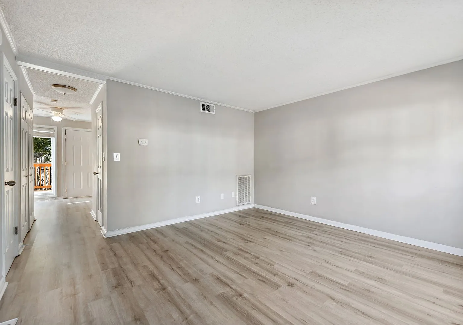 Charming Townhome near Downtown Durham with 2 Beds/1.5 Baths — Photo 3