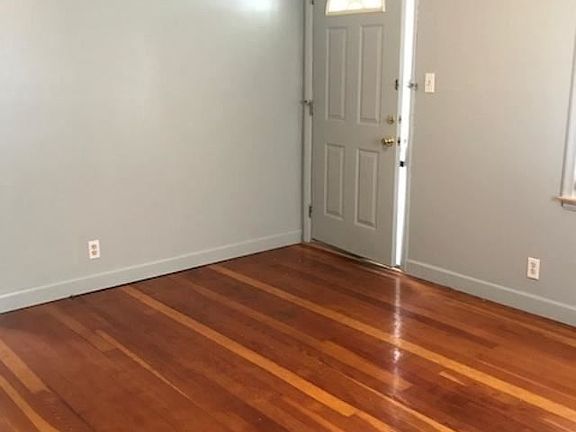 5th image of 242 Emerson Ave