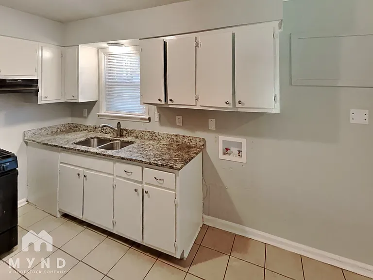 2535 Eastbrook Dr — Photo 4