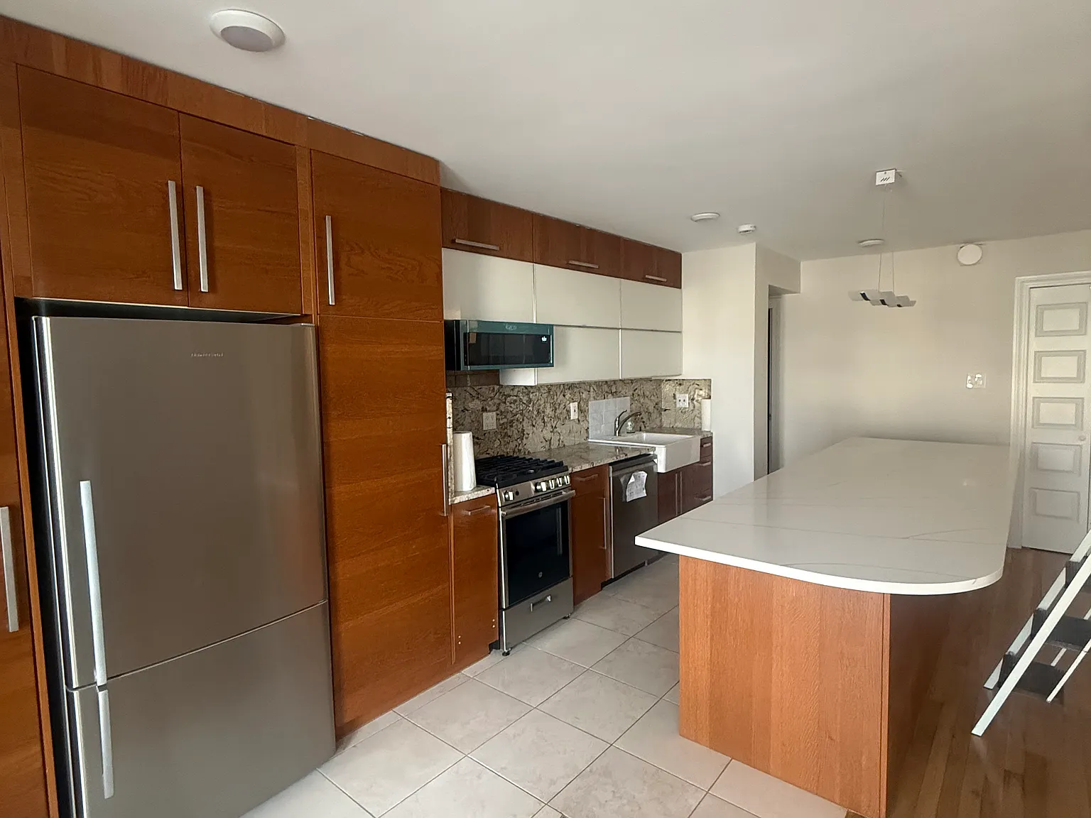 2 bed, 1.5 bath, 1000 sqft, $3,000 — Photo 4