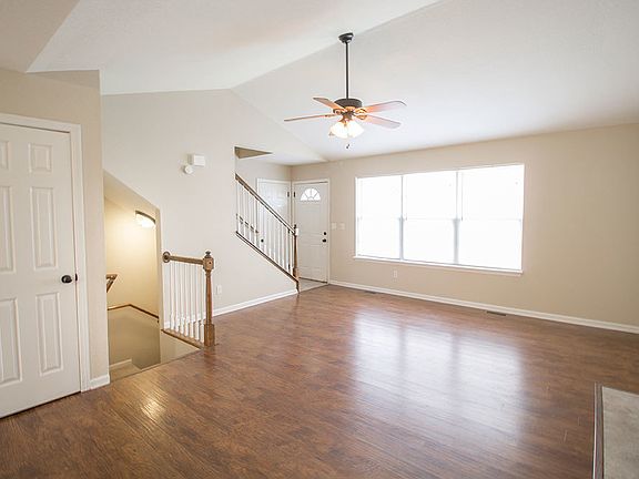5th image of 1327 Valley Creek Ln