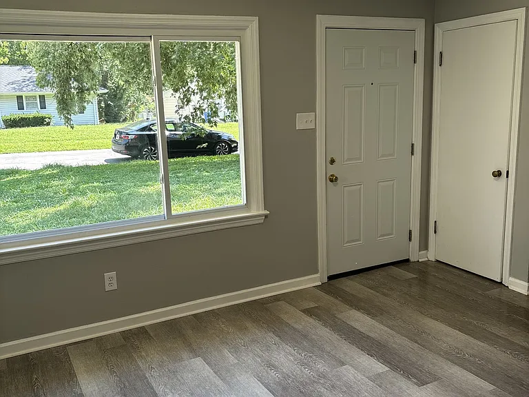 460 Marechal Ln — Photo 6