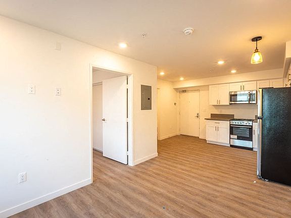 5th image of 11630 S Main St #302