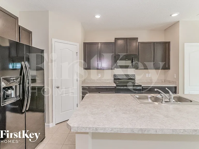 5689 Kellar Cir — Photo 7
