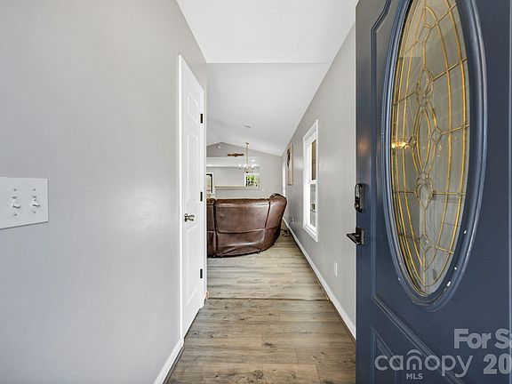 3rd image of 164 Alexander Pointe Dr