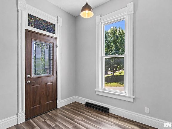 3rd image of 221 S 9th St