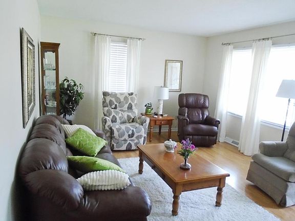 2nd image of 414 W Cherry St