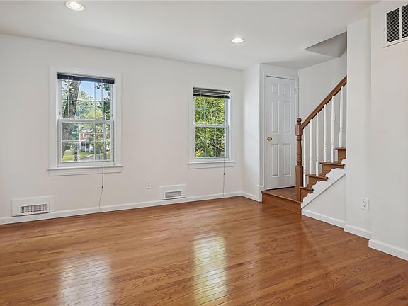 4th image of 5825 Edgehill Dr