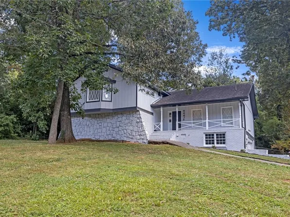 4447 Lake Breeze Dr, Stone Mountain, GA 30083