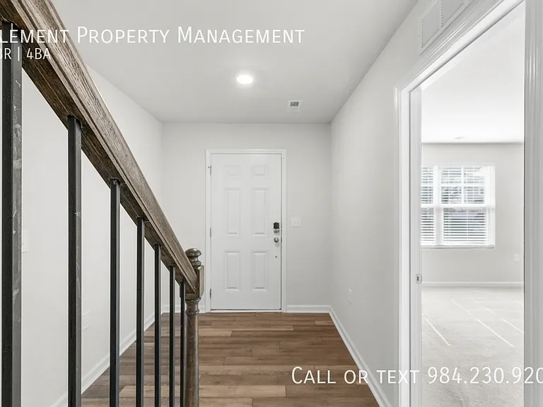 1009 Belloak Way #1 — Photo 2
