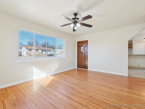 3rd image of 1017 N Cedar Ave E