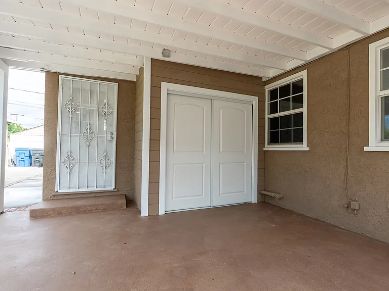 Laundry Room access in the patio