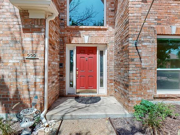 3rd image of 2221 Everglade Ct