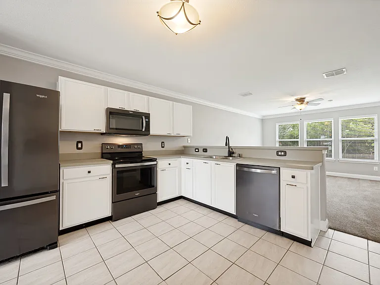 1601 Elm St — Photo 2