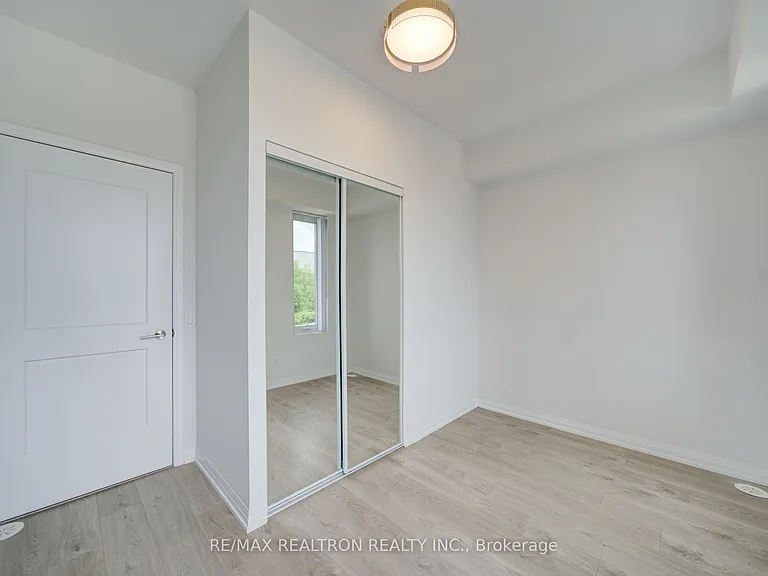 1050 Portage Pkwy #Townhouse 33 — Photo 37