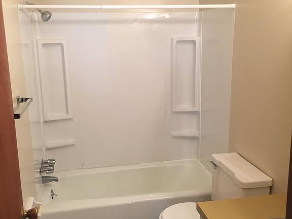 4th image of 1133 McCarley Dr E