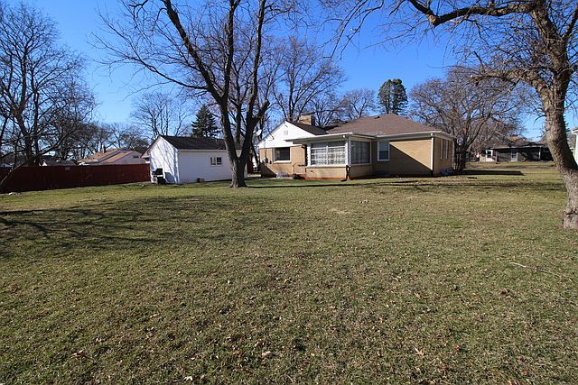 2nd image of 2310 Van Wie Ave