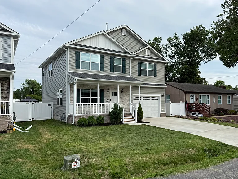 445 Rogers Ave — Photo 2