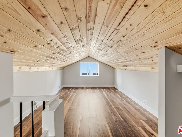 316 E Ellis Ave — Photo 35
