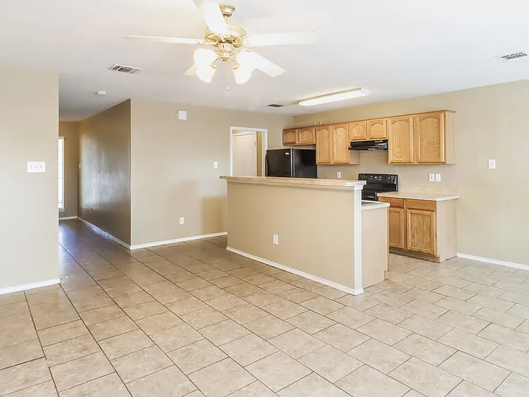 1456 Pine Ln — Photo 5