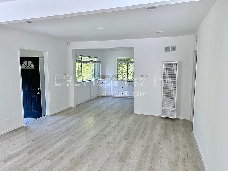 358 N San Vicente Blvd — Photo 5