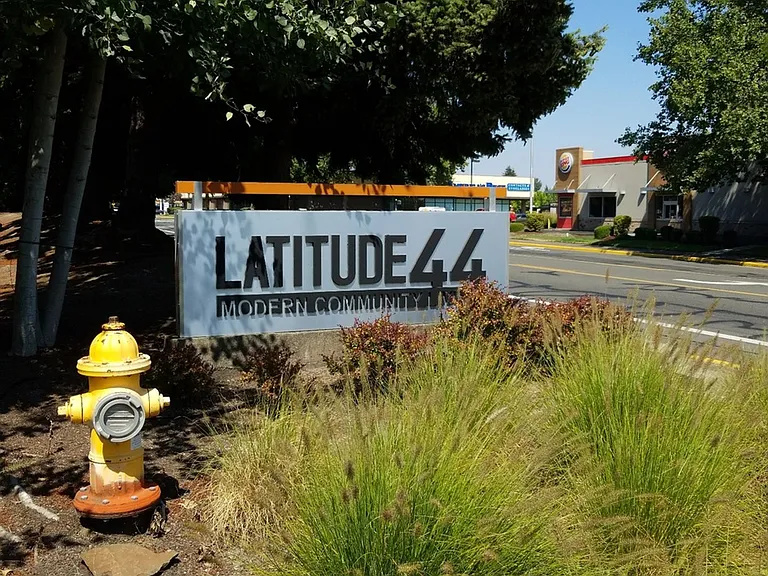 Latitude 44 Apartments — Photo 7