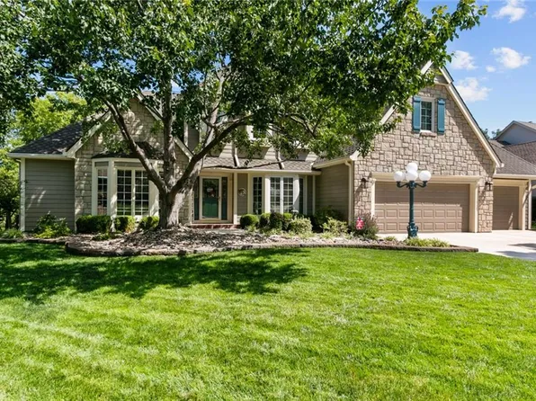 1032 NW High Point Dr, Lees Summit, MO 64081