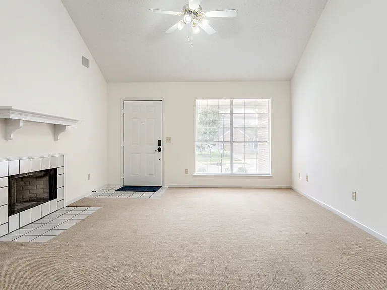2445 Meadowlark Ln — Photo 6