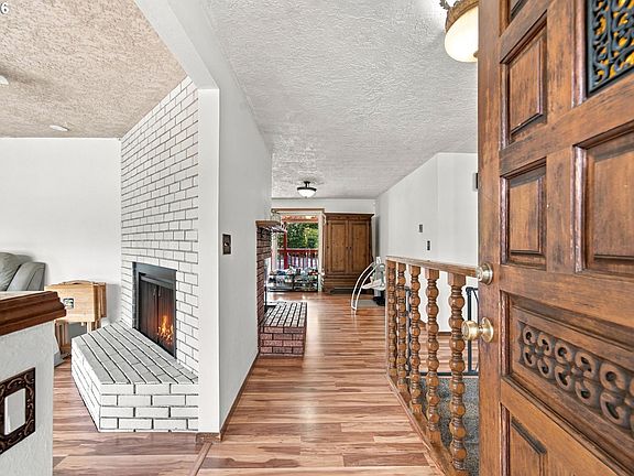 5th image of 1105 NE 126th St