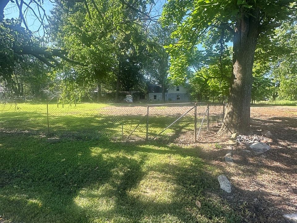 2nd image of 1622 Maple St