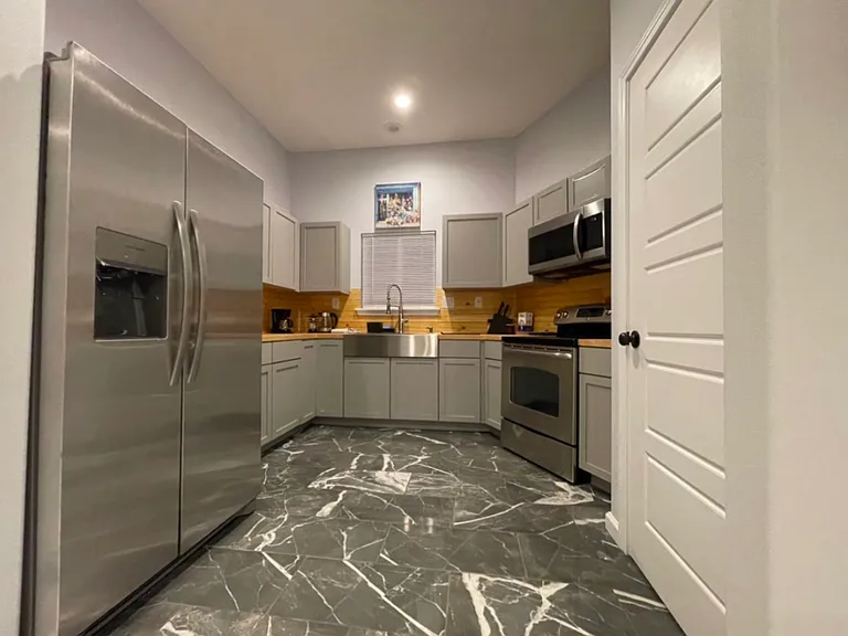 1000 Shadow Ln — Photo 6
