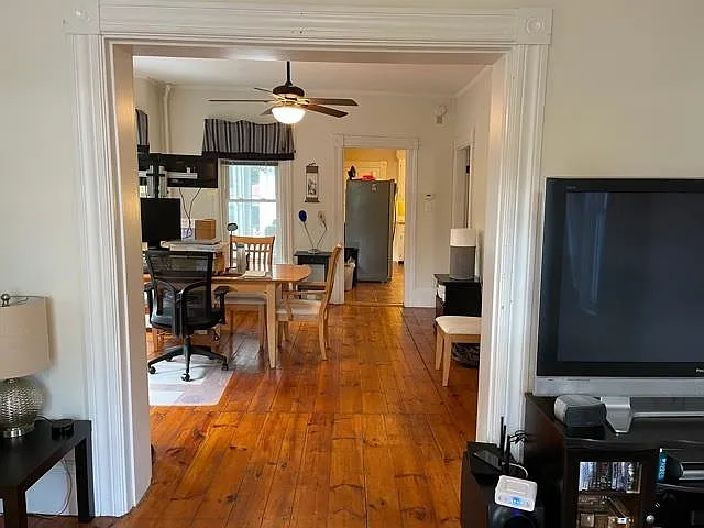 2 bed, 1.0 bath, 1208 sqft, $1,975 — Photo 4