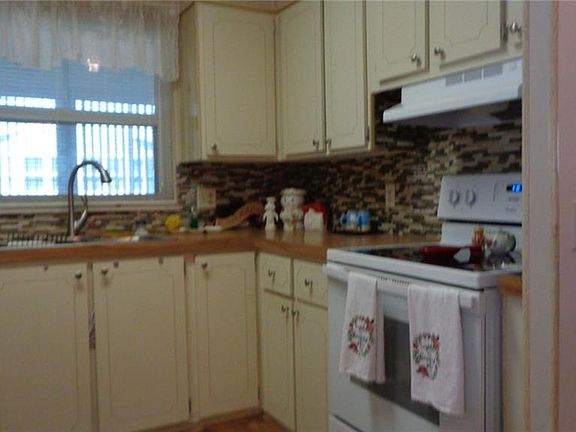 2nd image of 4106 Sprucewood St
