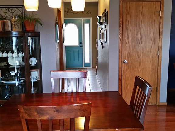 5th image of 408 Coachlight Dr