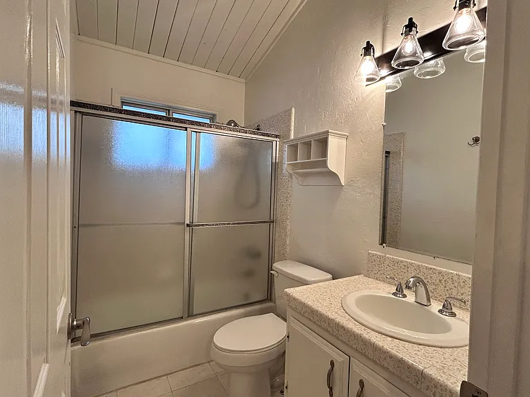 28226 Larchmont Ln — Photo 5