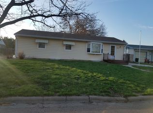 915 S River St, Chamberlain, SD 57325
