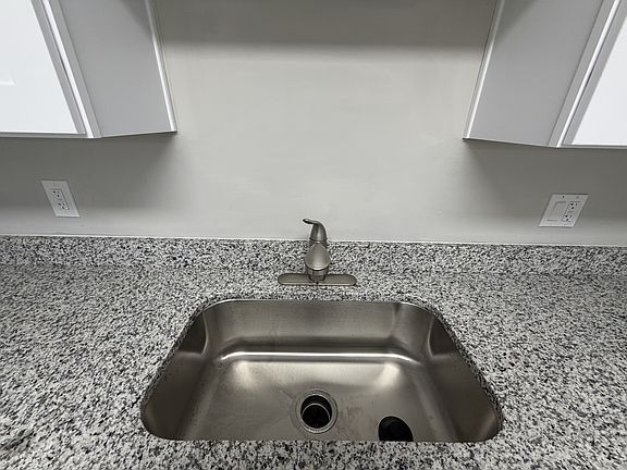 4th image of 639 SE 13th Ave APT 122