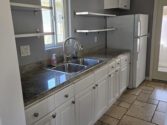 4th image of 11 Boundary St #3509