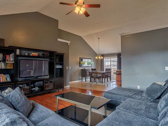 3rd image of 4610 Erinwood Ct