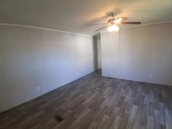 B6 Meadows Ct #B6, Alliance, NE 69301